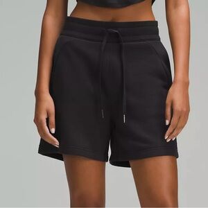 Lululemon scuba  NWT high-rise short 5" NWT, black, 6